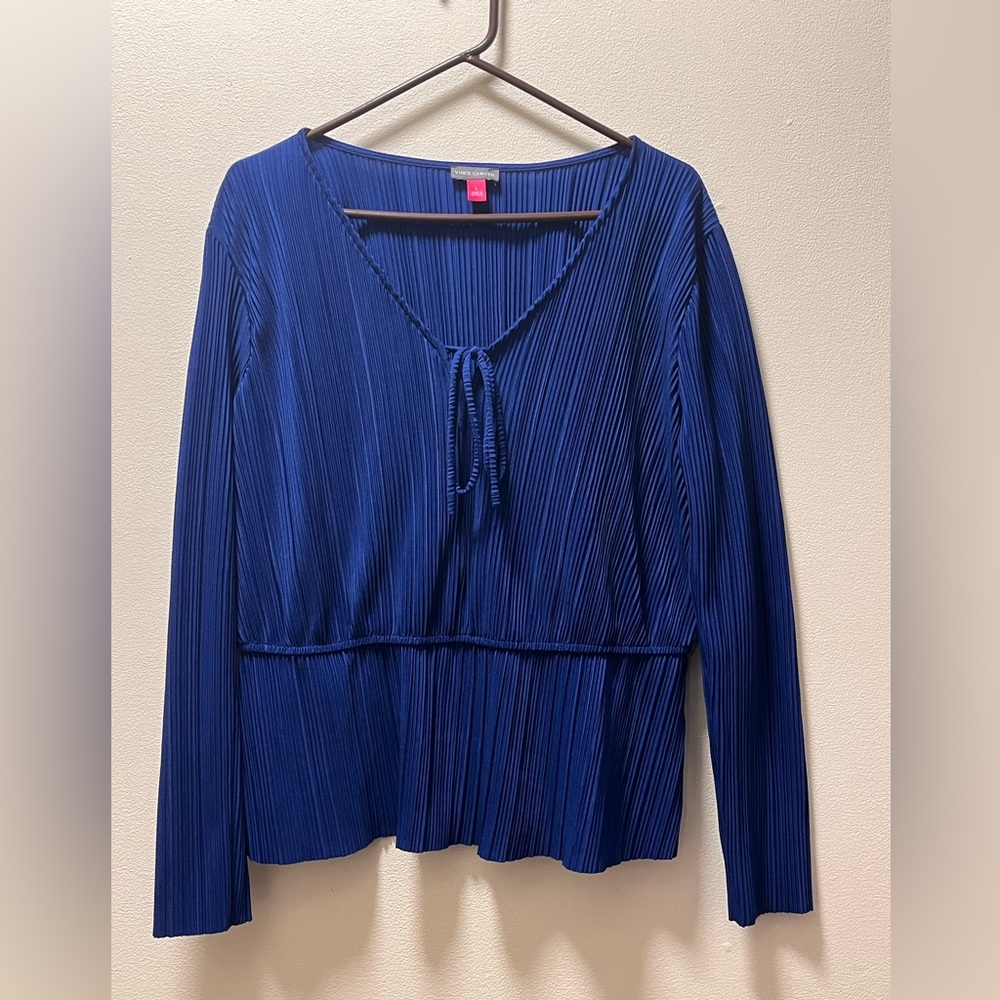 Vince Camuto Chic Stylish Long Sleeve Pleated Elegant V-Neck, Sz L, Jewel Blue